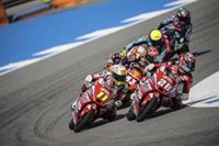 Augusto Fernández reina en Assen y estrecha el cerco sobre Vietti