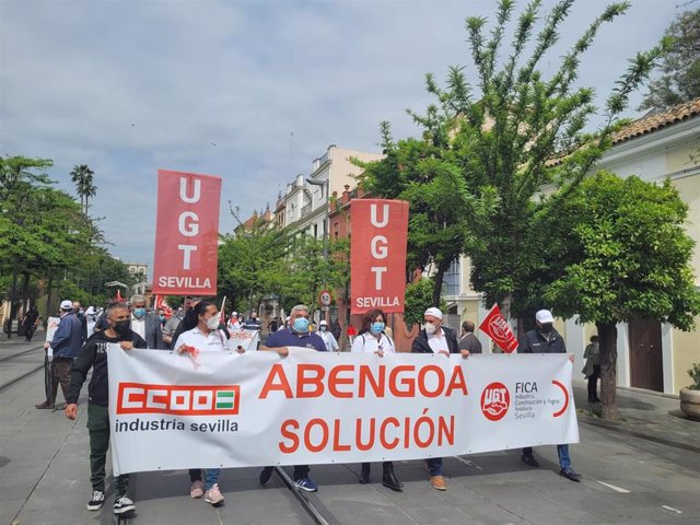 Archivo - Manifestación en Sevilla de trabajadores de Abengoa