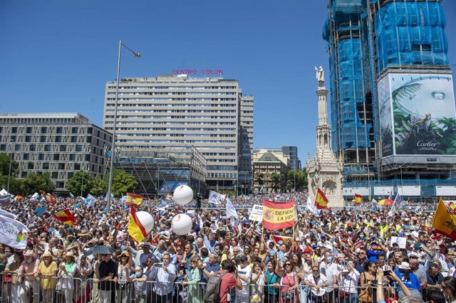 Miles de personas participan en una concentración por la vida y contra la nueva ley del aborto, en la Plaza de Colón, a 26 de junio de 2022, en Madrid (España). 