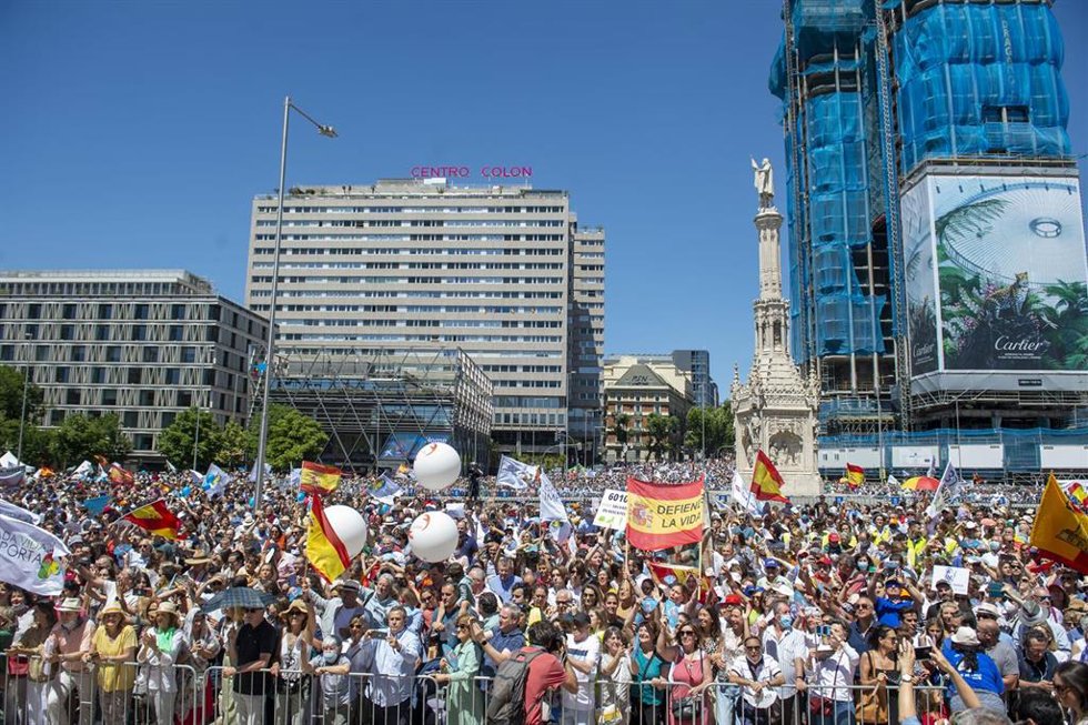 Miles de personas participan en una concentración por la vida y contra la nueva ley del aborto, en la Plaza de Colón, a 26 de junio de 2022, en Madrid (España).
