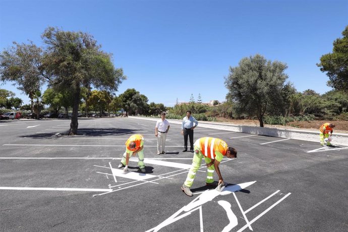 Ayuntamiento de Marbella habilita 160 plazas aparcamientos en dos de los principales accesos a la playa Real de Zaragoza