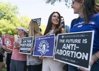 El 52 por ciento de estadounidenses creen que el fin del aborto como derecho federal es un "paso atrás"