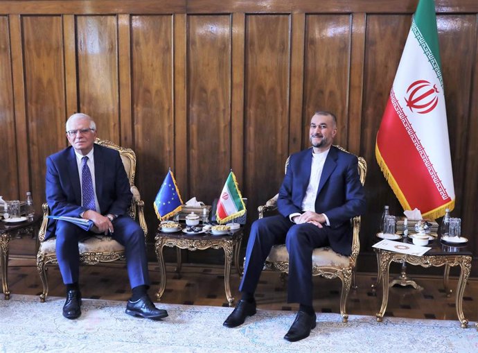 El ministro de Asuntos Exteriores de Irán, Hosein Amirabdolahian, y el Alto Representante de la Política Exterior de la UE, Josep Borrell
