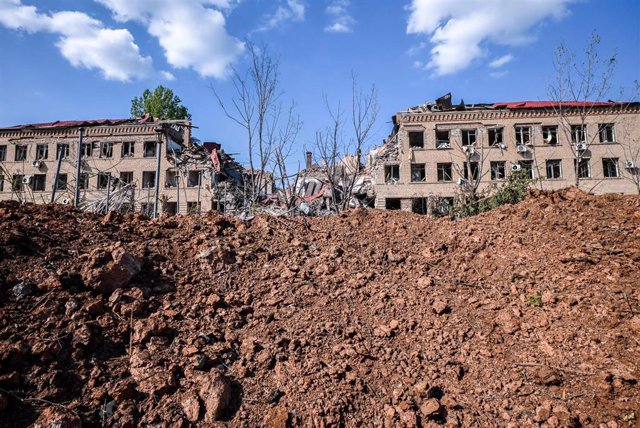 Daños por un bombardeo en Soledar, Ucrania