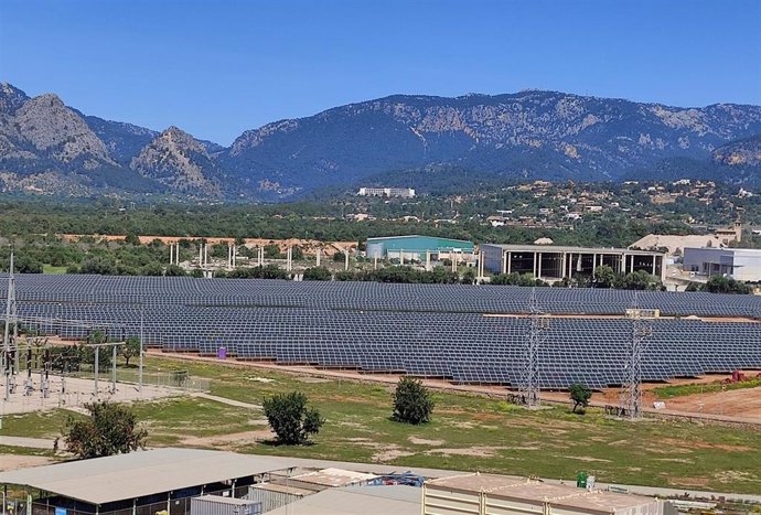 Endesa pone en servicio una nueva planta solar en Son Reus (Palma).