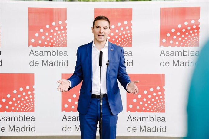 El secretario general del PSOE Madrid, Juan Lobato, comparece durante una sesión plenaria, en la Asamblea de Madrid, a 23 de junio de 2022, en Madrid (España). El tema central de este pleno es la explicación de la presidenta de la Comunidad de Madrid so