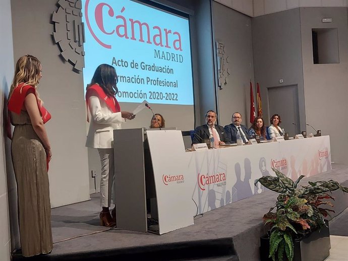 La Cámara de Madrid gradúa a 115 alumnos de siete títulos de Técnico Superior de FP