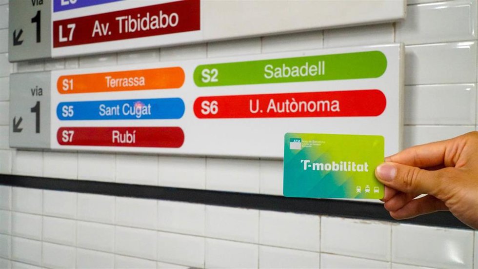 FGC despliga la T-Mobilitat en todas sus estaciones hasta la zona 3.