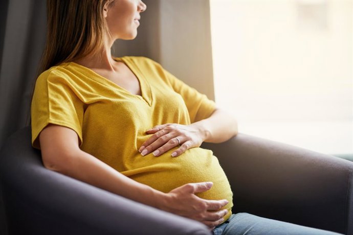 Archivo - Imagen de archivo de una embarazada