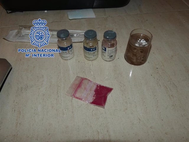 Elementos para fabricar la cocaína rosa