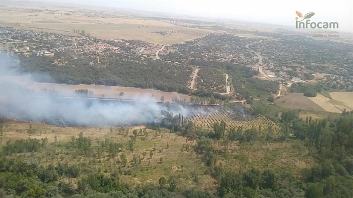 Archivo - Incendio forestal en El Casar de Escalona