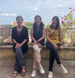 Las investigadoras María Jesús Gómez-Lamarca, Lola Martín- Bermudo y Andrea Valencia-Expósito.