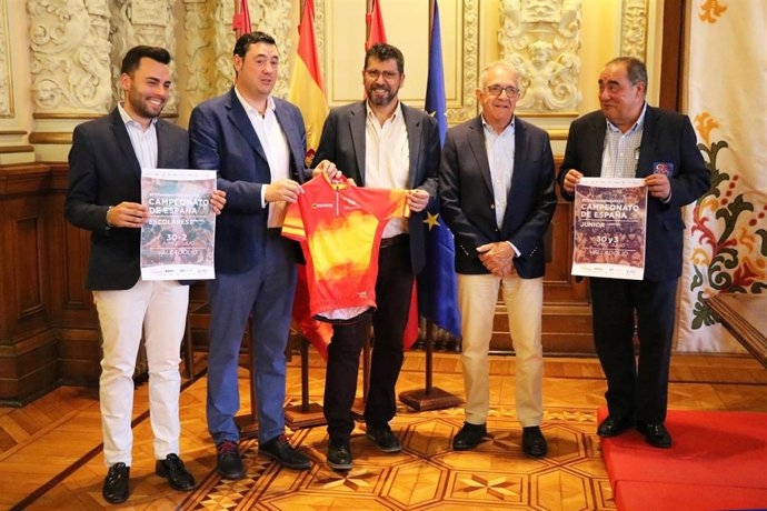 Presentación de los campeonatos Escolares y Junior de ciclismo en Valladolid.