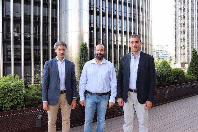 El responsable de Auren Startups 360, Fernando Jiménez; el consejero delegado de tQuity, Adrián Martínez, y el coordinador general de tQuity, Pedro Trucharte.