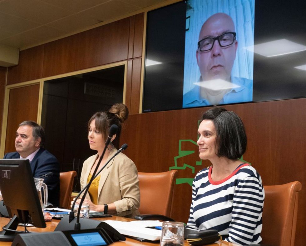 Oihana Goiriena explica la situación de su marido Pablo González, periodista detenido en Polonia