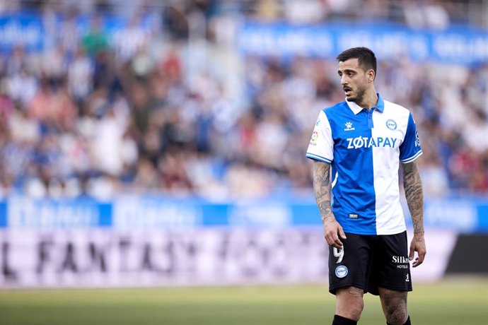 Archivo - Joselu Mato of Deportivo Alaves looks on during the Spanish league, La Liga match between Deportivo Alaves and RCD Espanyol at Mendizorrotza on May 11, 2022, in Vitoria, Spain.