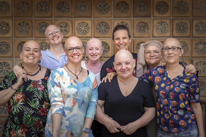 Archivo - Seis artistas españoles subastan obras para dar visibilidad a la alopecia femenina cuyos beneficios se destinarán a la asociación A Pelo.