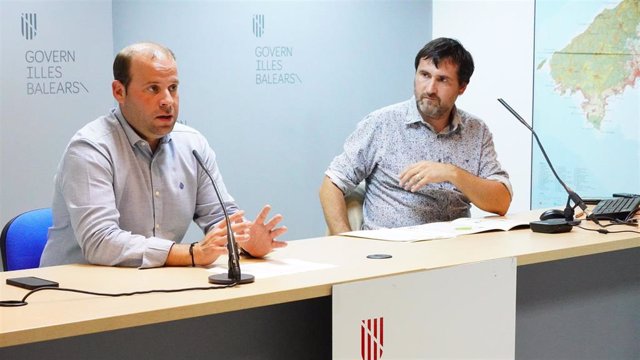 El conseller de Medio Ambiente y Territorio, Miquel Mir, y el director general de Residuos y Educación Ambiental, Sebastià Sansó.
