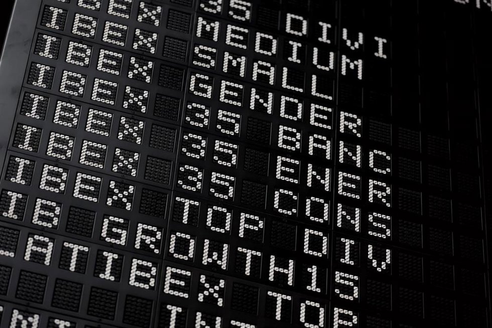 Valores del Ibex 35 en el Palacio de la Bolsa de Madrid, a 15 de junio de 2022, en Madrid (España).