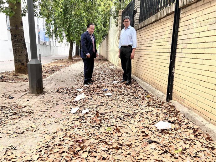 El portavoz de Cs, Álvaro Pimentel, a la derecha, y el concejal de la formación naranja Lorenzo López Aparicio.