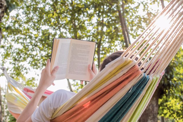Cuatro ideas para fomentar la lectura infantil en verano