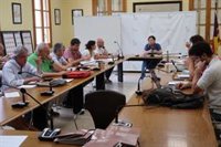 Más de 500 hectáreas de almendros y algarrobos se plantarán con el plan de reestructuración de los frutos secos