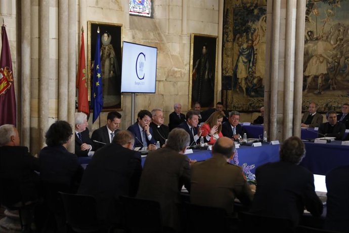 Mañueco y García Page en la reunión del patronato de la Fundación VIII Centenario de la Catedral.