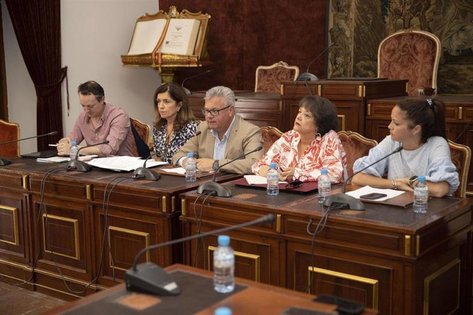 El presidente de Emproacsa, Esteban Morales (centro), en el encuentro para abordar el problema del agua en el norte de la provincia.