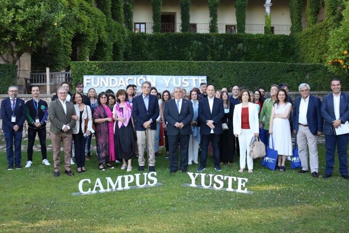 Inuaguración del curso sobre José Saramago organizado por la Fundación Academia Europea e Iberoamericana de Yuste y el Gabinete de Iniciativas Transfronterizas