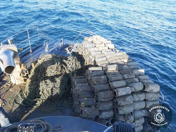 Cacharros de pulpo decomisados por Gardacostas de Galicia.
