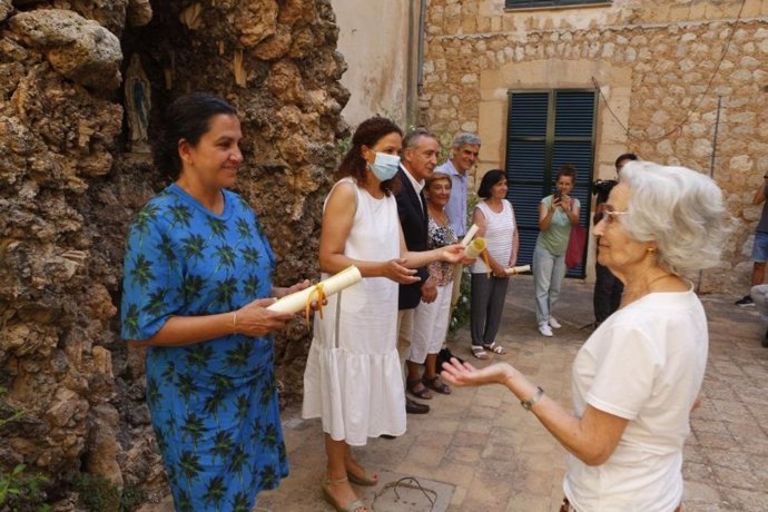 La presidenta del Consell de Mallorca, Catalina Cladera, durante el encuentro en Sóller.