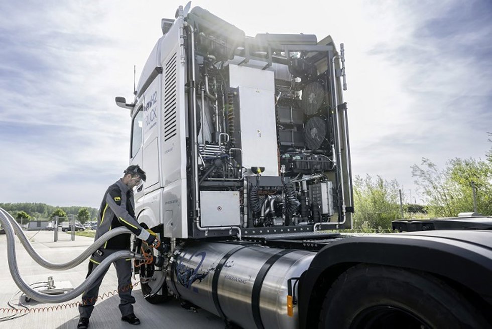Mercedes-Benz GenH2 Truck Prototype