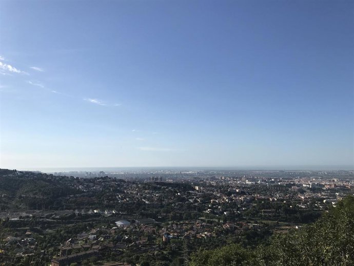 Archivo - Contaminación sobre el área metropolitana de Barcelona