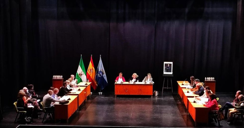 Archivo - Pleno del Ayuntamiento de Almuñécar, en imagen de archiov