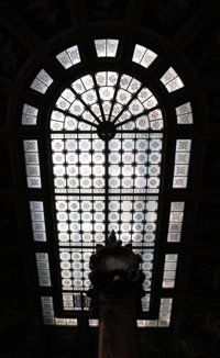 El Ibex 35 cierra la sesión en 'rojo' (-0,02%) pero aguanta sobre los 8.200 puntos