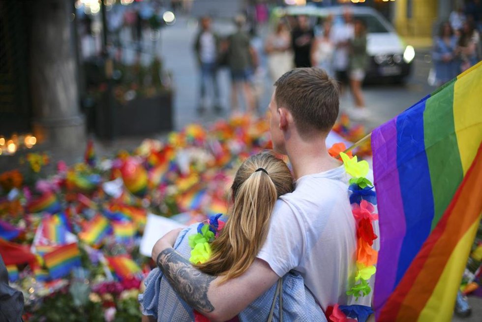 Un altar de flores para honrar a las víctimas de Oslo