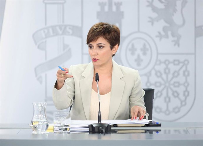 La ministra Portavoz, Isabel Rodríguez, en una comparecencia posterior a una reunión del Consejo de Ministros en Moncloa, a 27 de junio de 2022, en Madrid (España).  El Gobierno ha aprobado hoy la Ley Trans y de Derechos de las personas LGTBI. El texto 