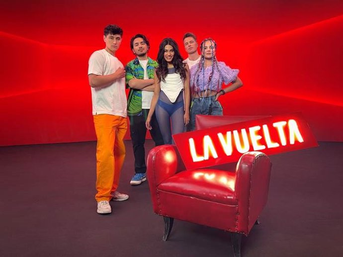 Promoción de la canción de La Vuelta 22 'CMon CMon', de Lorena Medina, The Inner Kids & Sophie Francis