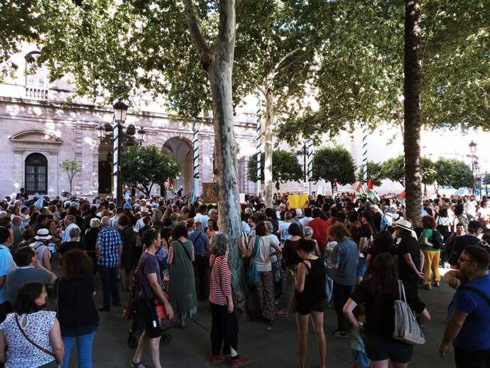 Concentración en la Plaza Nueva