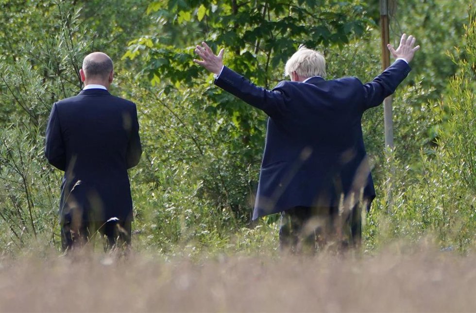 El primer ministor británico, Boris Johnson, junto al canciller alemán, Olaf Scholz