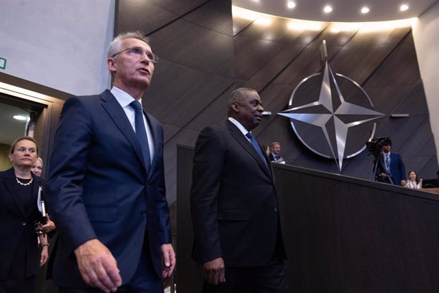 El secretario general de la OTAN, Jens Stoltenberg, con el secretario de Defensa de EE. UU., Lloyd Austin.
