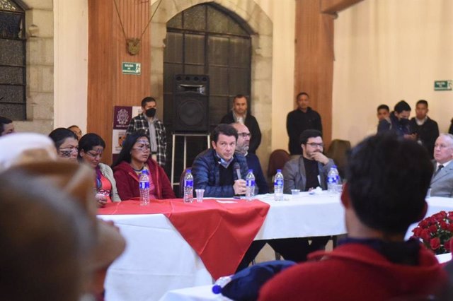 El ministro de Gobierno de Ecuador, Francisco Jiménez, en la primera jornada de diálogo con las organizaciones indigenistas.