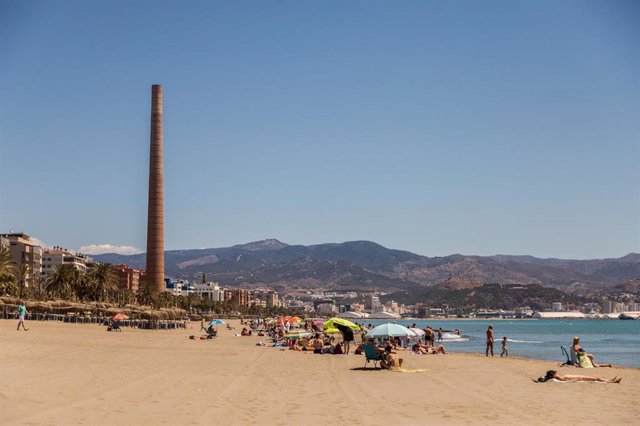 Archivo - Playa de la Misericordia en Málaga capital