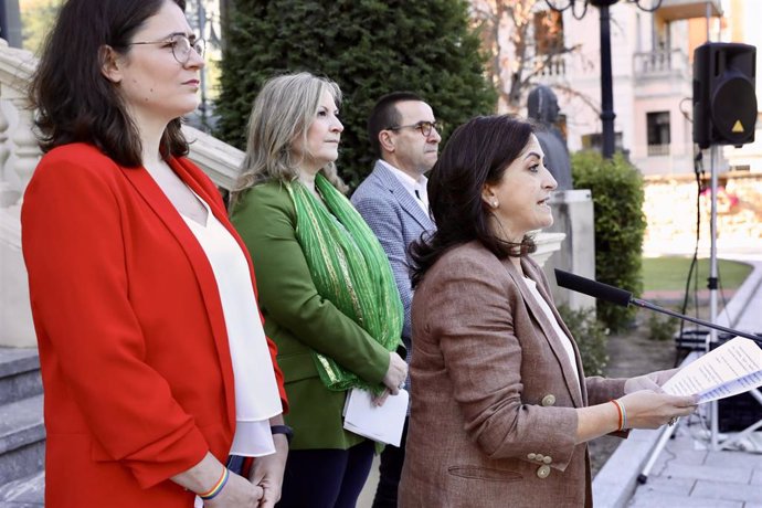 Lectura manifiesto del orgullo LGTBI por parte de la presidenta riojana, Concha Andreu