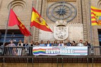 Zaragoza reivindica la diversidad con una pancarta en el balcón del Ayuntamiento el Día del Orgullo LGTBI