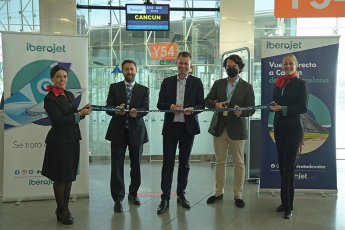 Iberojet inaugura sus vuelos directos desde Barcelona a Cancún y Punta Cana