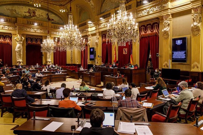 Archivo - Pleno del Parlament balear.