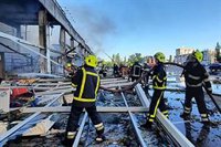 Rusia dice que el centro comercial en Kremenchuk se incendió tras un bombardeo contra un almacén de armas