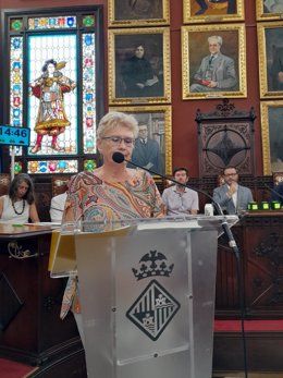 La Defensora de la Ciudadanía del Ayuntamiento de Palma, Anna Moilanen, en la sala de plenos de Cort.