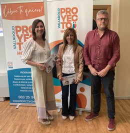 María Paz de la Puente (i), Ana Macías y José A. Aldudo.